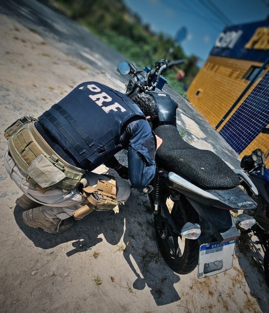 PRF apreende motocicleta com adulteração e motor roubado, em Nossa Senhora do Socorro/SE